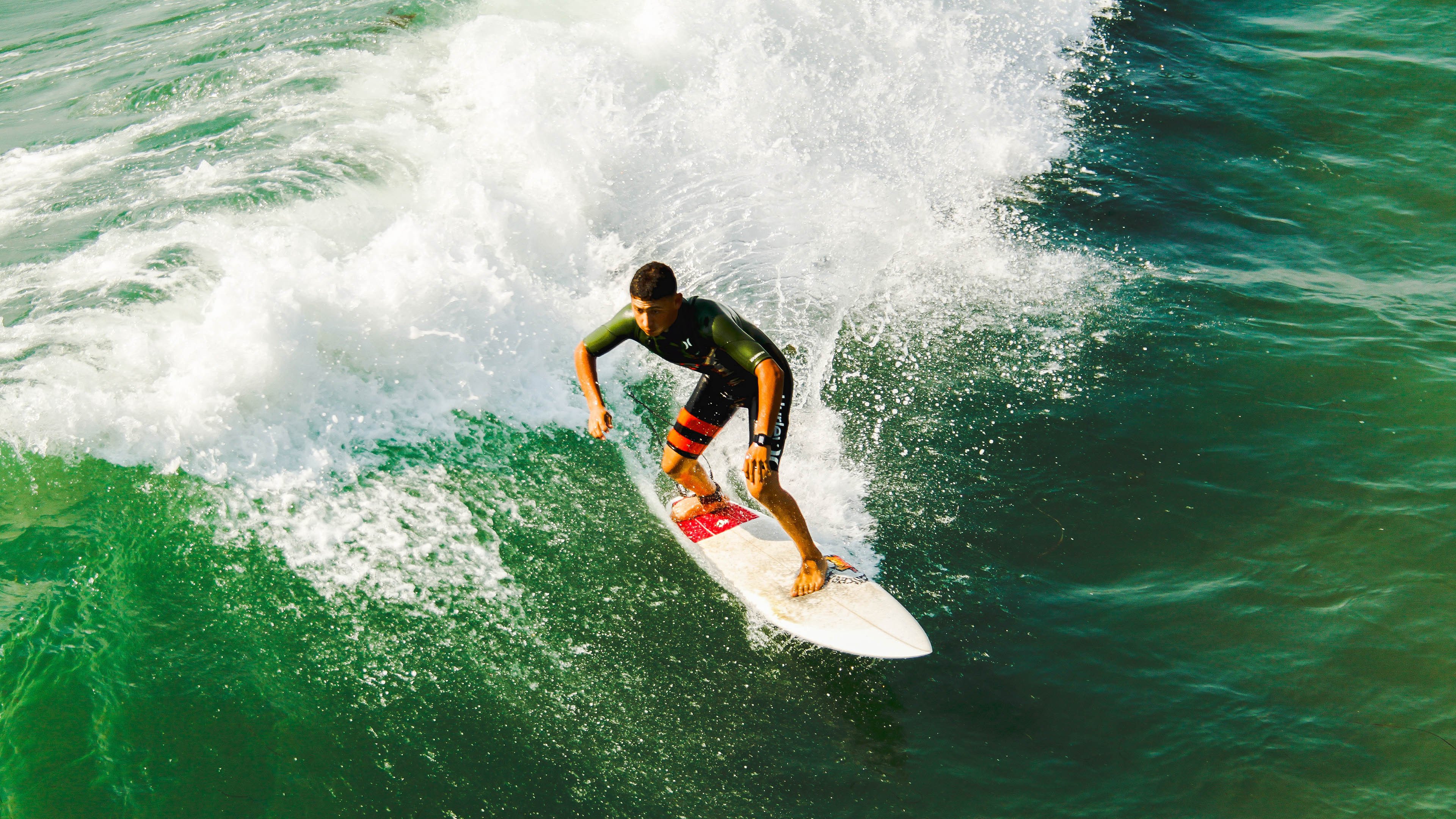 阿圭罗的黄昏独舞，当潘帕斯雄鹰掠过波兰铁骑